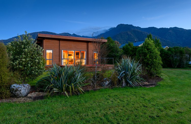 Private cottage set in its own garden
