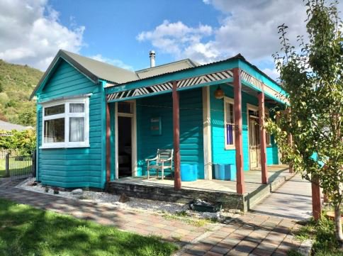 Blue house.JPG