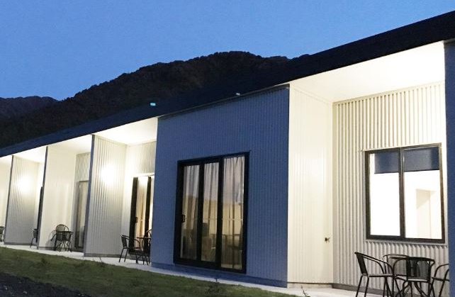 Glacier-Highway-Motel.JPG