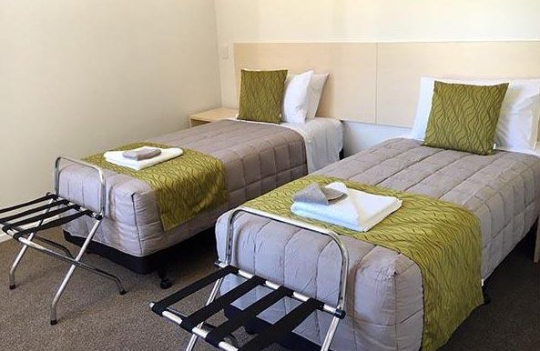 Glacier-Highway-Motel2.JPG