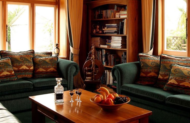 Holly Homestead - Living Room.JPG