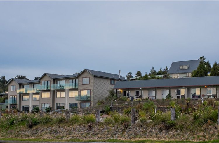 Hotel Lake Brunner
