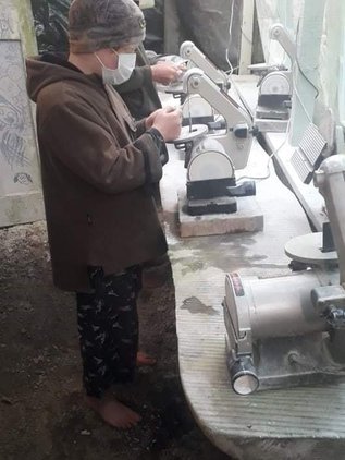 Kids carving.jpg