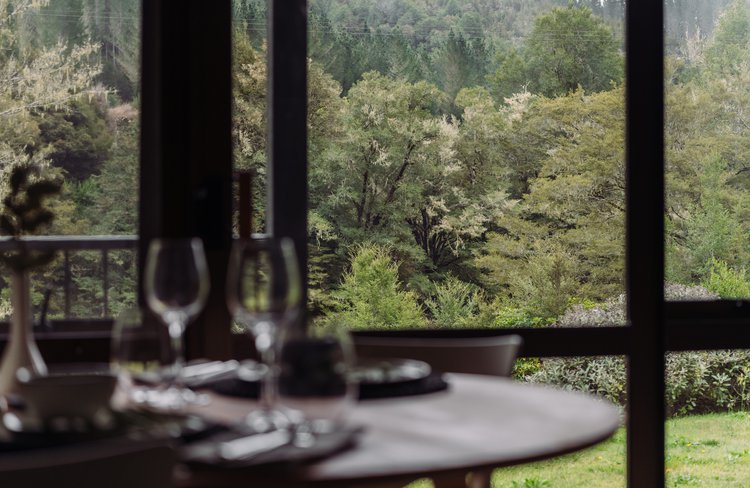 MaruiaRiverRetreat_LuxeVilla_DiningSet.jpg