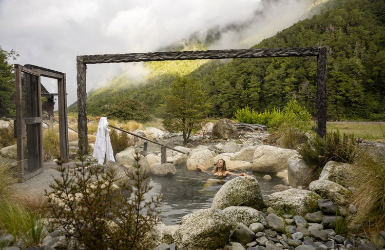Maruia Hot Springs Outdoor Natural Mineral Pools (5).jpg