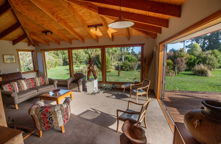 Paramata Lodge - Sitting Room