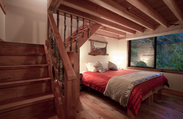 Rough and Tumble Lodge queen ensuite