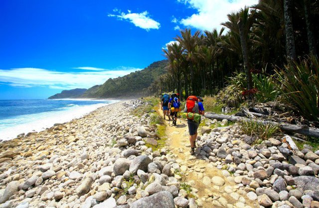 Trampers on Heaphy beach_O4.jpg