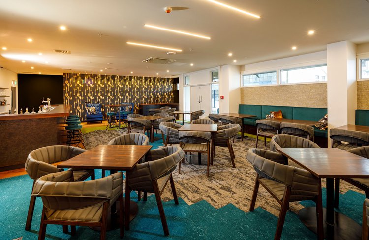 Restaurant & Bar