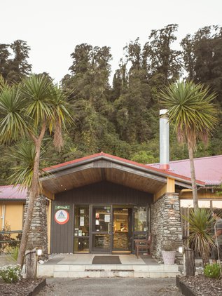 YHA Franz Josef - exterior - 2017 Engaged Media LR 1000.jpg