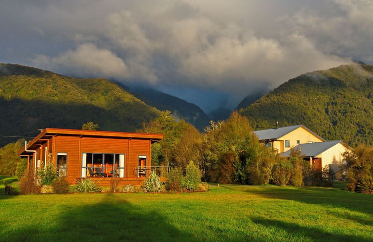 Ribbonwood Retreat House and Cottage.
