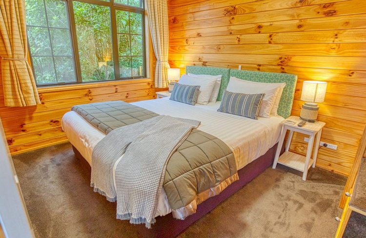 Supering bed with triple sheeting. Our one bedroom holiday house