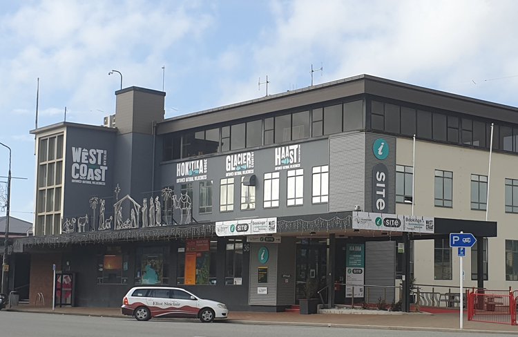 Hokitika i-SITE exterior