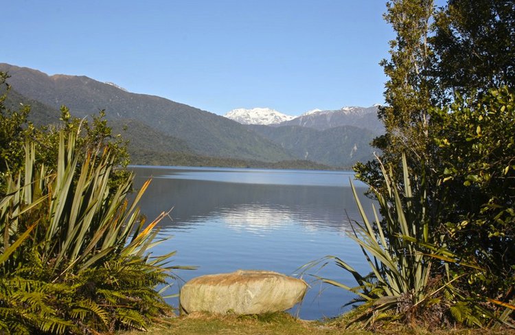 Lake Kaniere lookout.jpg