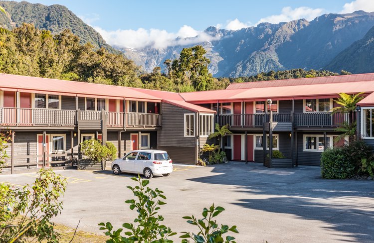 Hotel Exterior & view