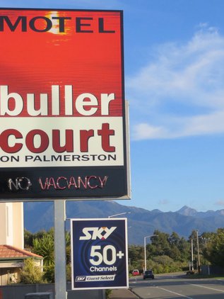 Buller Court sign, looking south
