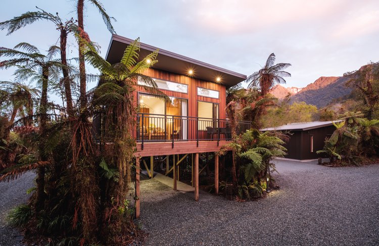 Deluxe Tree Lodge