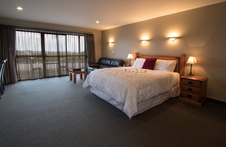 Premiere King Studio Unit - Honeymoon Suite