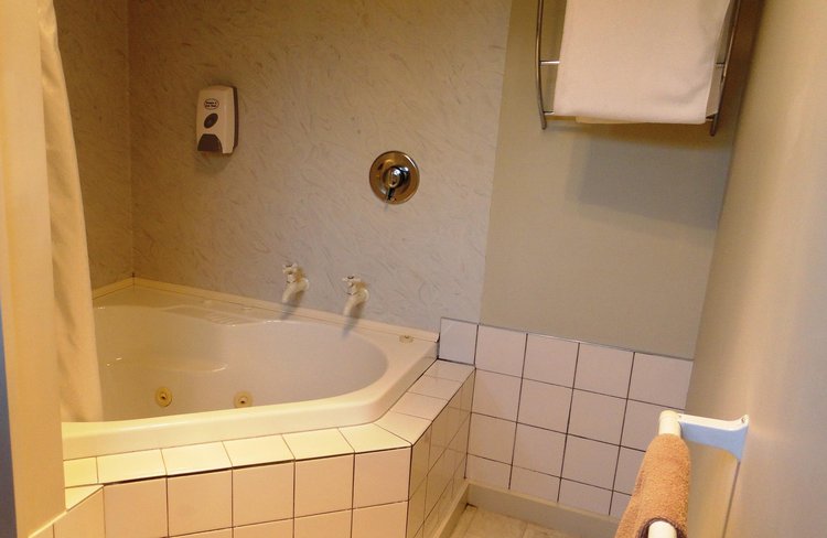 One Bedroom Spa Unit