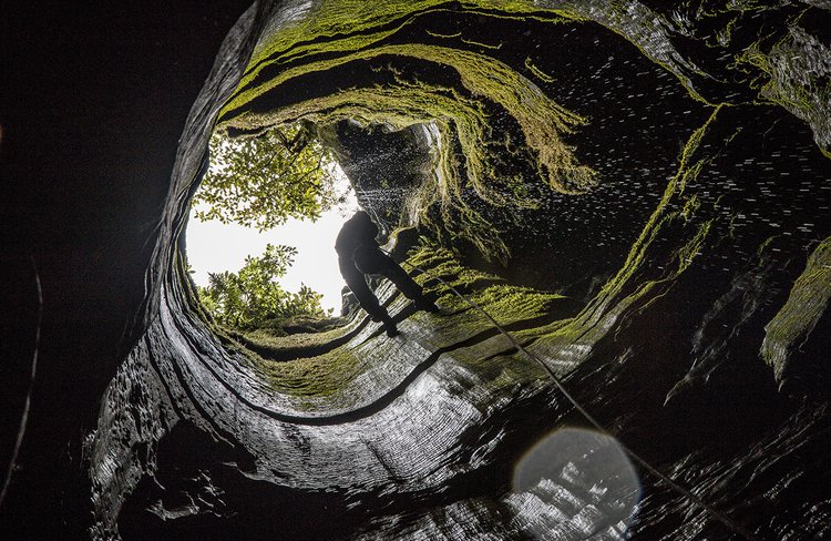 A breathtaking descent down a 40 m shaft is the start to an incredible adventure
