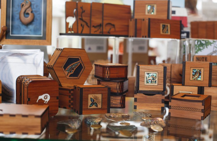 ReflectioNZ Gallery at Lake Matheson has something for everyone at every budget.