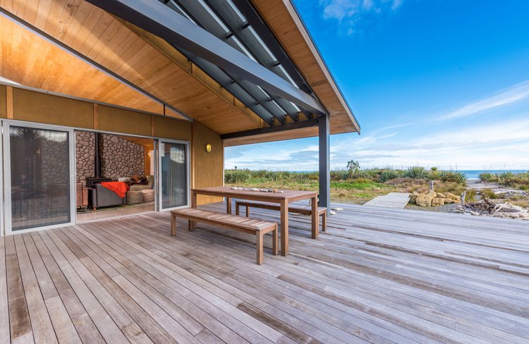 Takutai beach house