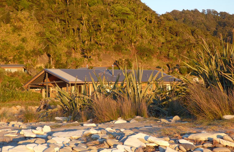 Takutai beach house