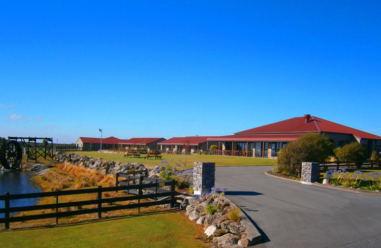 Stations Inn Outside - Daytime