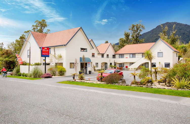 Modern, affordable motel accommodation located in the centre of Franz Josef Glacier village.