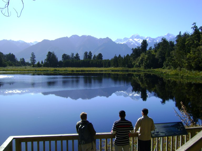 Walk around Lake Matheson in Fox Glacier & enjoy a coffee with superb mountain views at the Matheson Cafe.