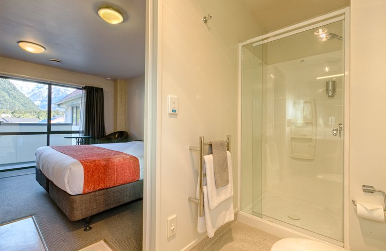All studios have ensuite bathrooms