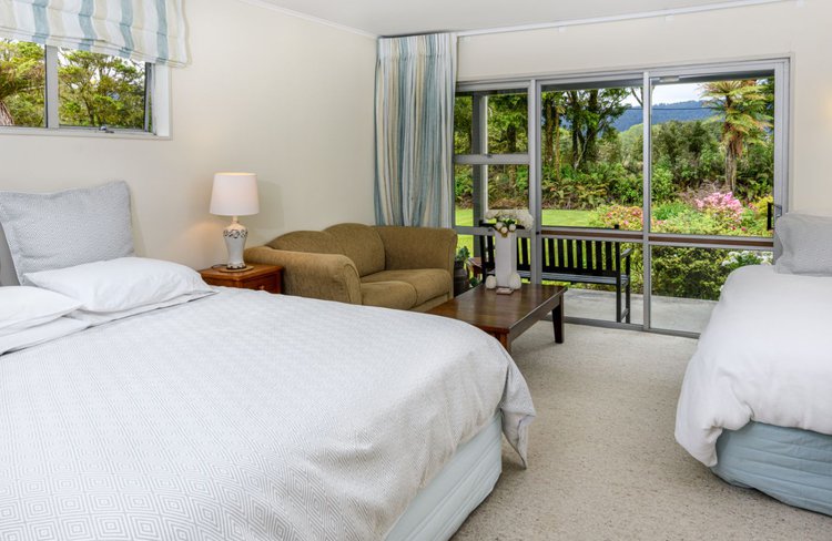 Ensuite Room – King and Single bed, Garden Views