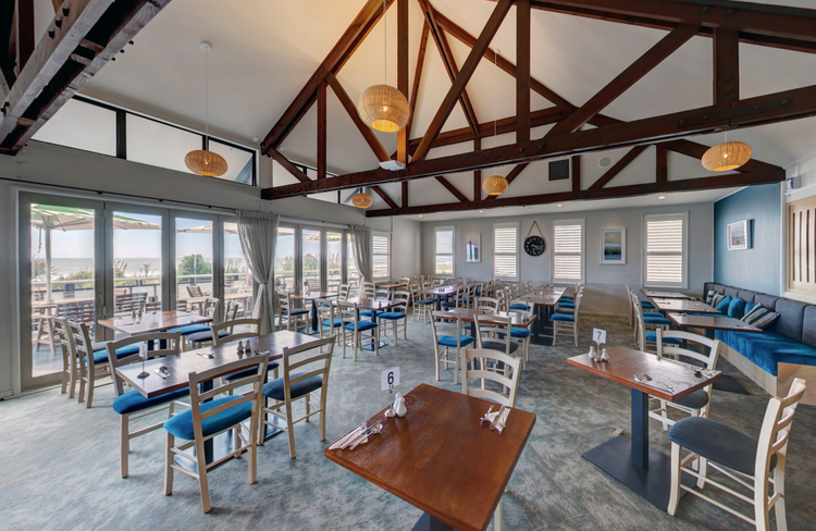 Beachfront Hotel - Restaurant dining room