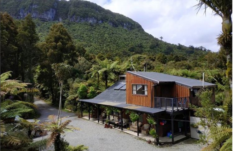 Te Ruru Lodge, main car park