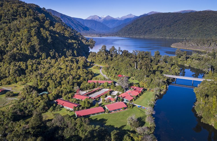 Explore the Lake Moeraki wilderness in comfort and style.